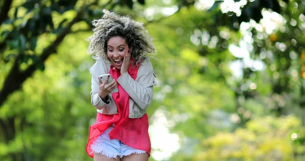 Mujer Extática Recibiendo Mensaje Confirmación Teléfono Celular Saltando Con Alegría —  Fotos de Stock
