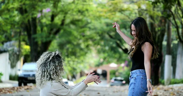 Felice Ispanico Donne Latine Che Ballano Strada — Foto Stock