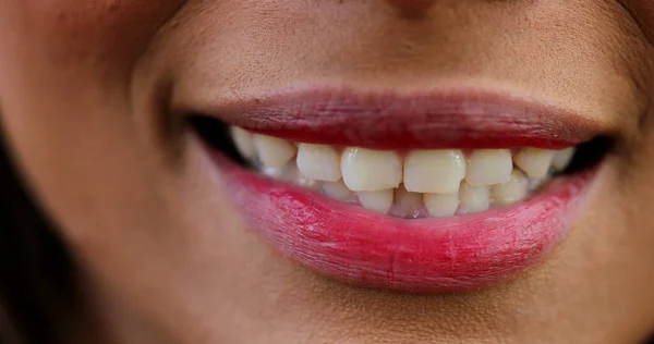 Glückliche Frau Lächelt Makro Lippen Lächeln — Stockfoto