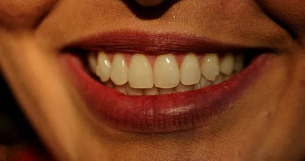Latynoska Kobieta Zbliżenie Makro Usta Twarz — Zdjęcie stockowe