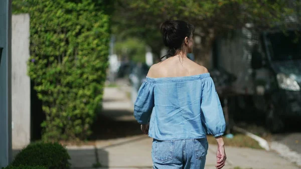 Back Mature Woman Walking Green City Street One Middle Aged — Stock Photo, Image