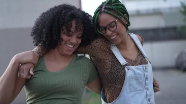 Deux Femmes Brésiliennes Noires Heureuses Célébrant Vie Ensemble Amitié Hispanique — Video