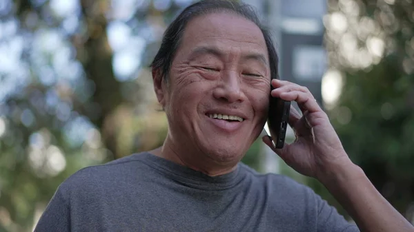 Happy Senior Asian Man Speaking Phone While Walking City Street — Fotografia de Stock