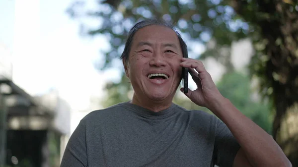 Happy Senior Asian Man Speaking Phone While Walking City Street — Fotografia de Stock