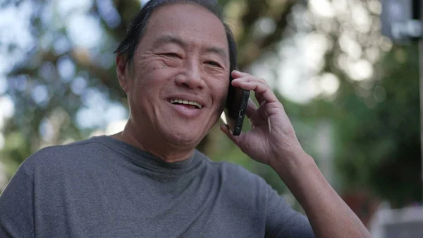 Happy Senior Asian Man Speaking Phone While Walking City Street — Fotografia de Stock