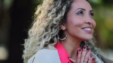 Brezilyalı kadın UMUT ile gökyüzüne gözlerini açıyor