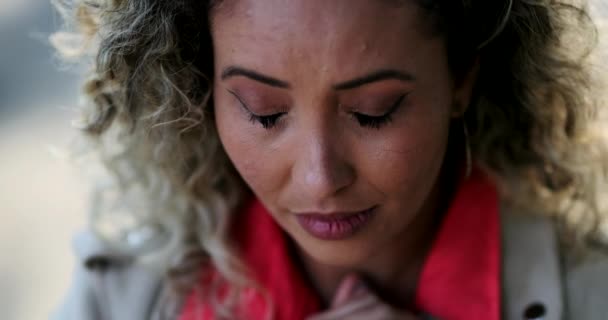 Αγχωμένη Γυναίκα Τρόμο Και Άγχος Συναισθηματικά Φοβισμένη — Αρχείο Βίντεο