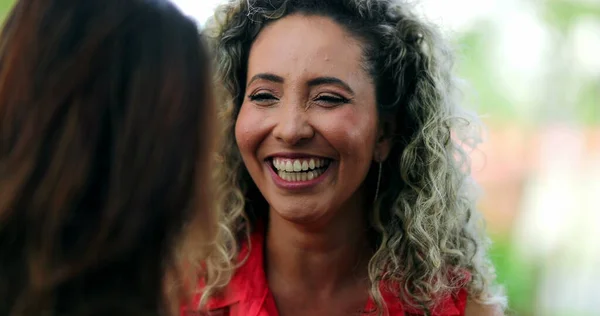 Mujer Risa Espontánea Persona Estalló Riendo Voz Alta Sonrisa Vida —  Fotos de Stock