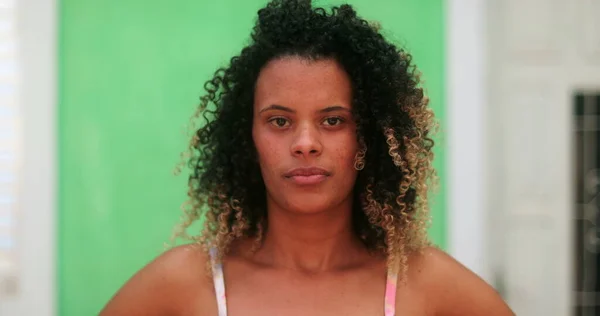 Braziliaanse Vrouw Portret Close Gezicht Kijken Naar Camera Hispanic Zuid — Stockfoto