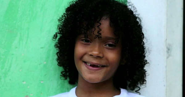 Retrato Menina Brasileira Feliz Close Hispânico Afro Descendente Criança — Fotografia de Stock