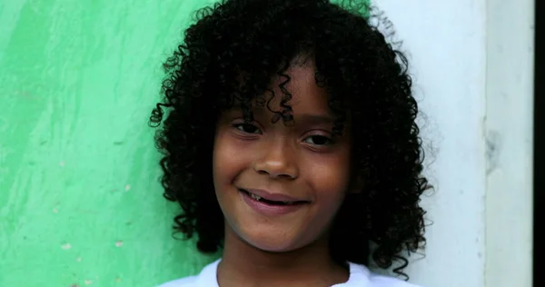 Retrato Menina Brasileira Feliz Close Hispânico Afro Descendente Criança — Fotografia de Stock