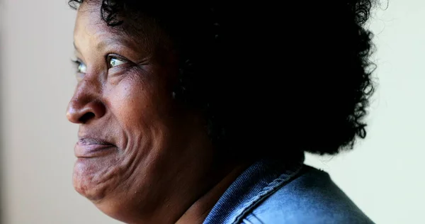 Mulher Negra Hispânica Rindo Reação Emocional Vida Real Pessoas Reais — Fotografia de Stock