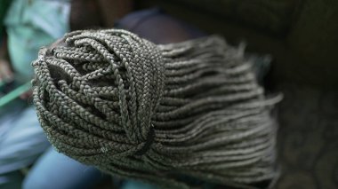 Kutu örgüleri saç stili yakın çekim rastaları saç stili üst görünüm perspektifi