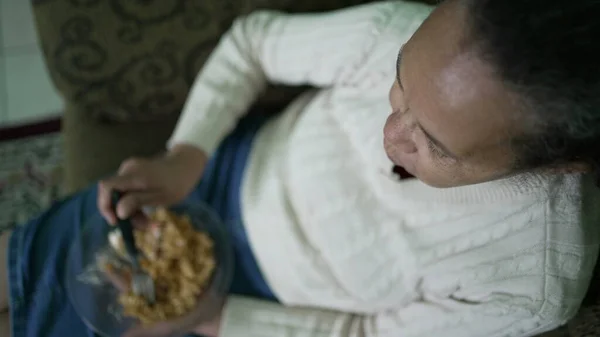 Wanita Tua Makan Rumah Orang Senior Makan Siang — Stok Foto