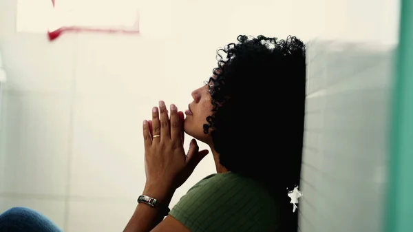 Faithful Hispanic Young Woman Praying God Difficult Times South American — Stock Photo, Image