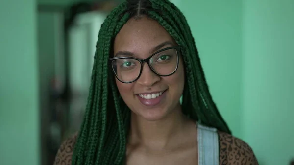 Portrait Young Black Latina Woman Box Braids Hairstyle Looking Camera — Stock Photo, Image