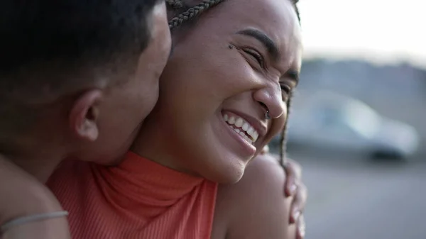 Dois Amigos Negros Reencontro Feliz Povo Brasileiro Abraça Membros Família — Fotografia de Stock