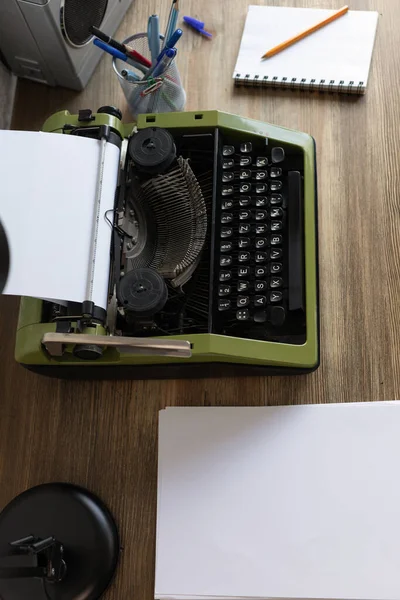 Typewriter Desk Writer Workplace Creative Supplies Table —  Fotos de Stock