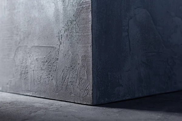 Soyut çimento arkaplan dokusunda beton küp. Evin duvar köşesi.