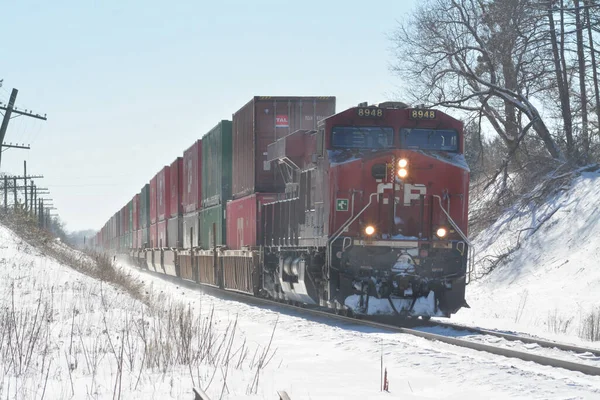 기관차는 겨울에 하늘로 — 스톡 사진