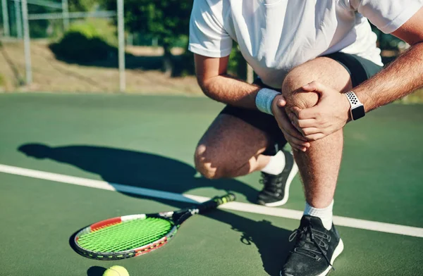 La tensión muscular es una de las lesiones más comunes en el tenis —  Fotos de Stock