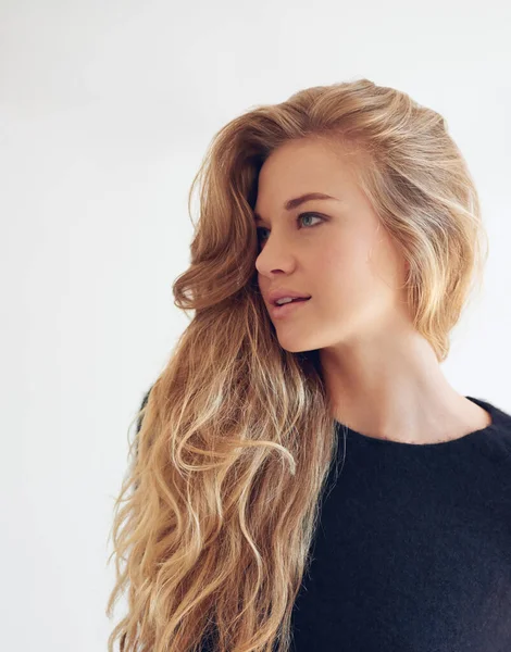 Håret är den rikaste prydnad av en kvinna — Stockfoto