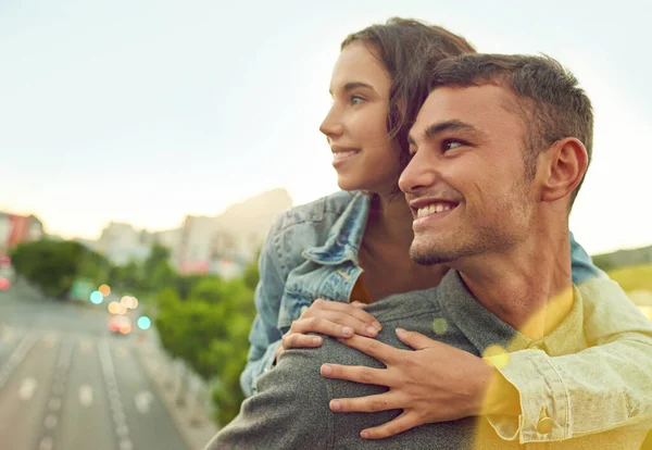 Cuando estás enamorado estás en la cima del mundo —  Fotos de Stock