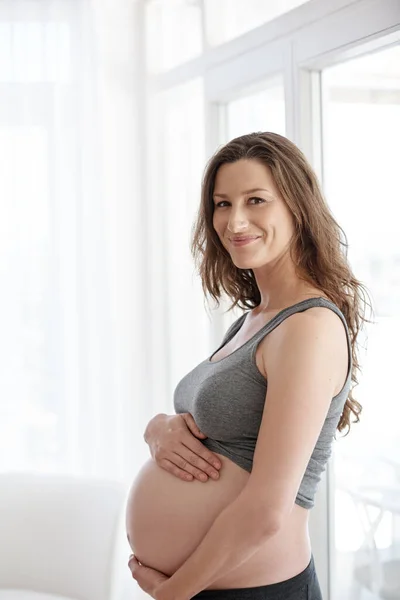 Er is geen beter gevoel dan de beweging van het leven in je. — Stockfoto