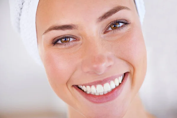 Smiles for days. Close up of a pretty females flawless face. — Stock Photo, Image