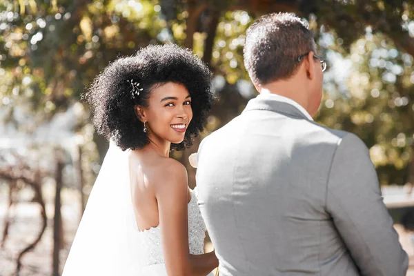 My daddys walking me down the aisle — Stock Photo, Image