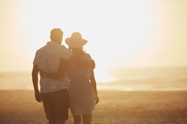 Solen går aldrig ner över vår kärlek. — Stockfoto