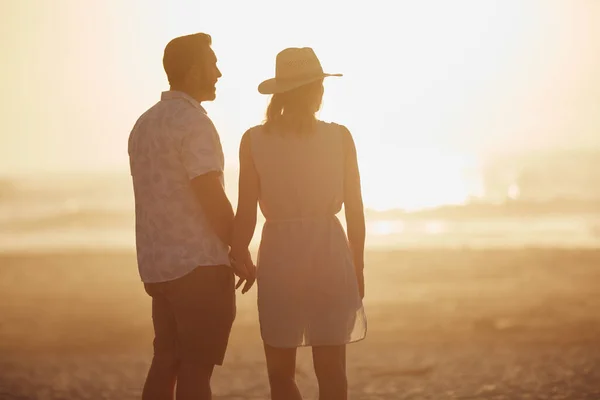 Der Sonnenuntergang ist noch schöner, wenn du verliebt bist — Stockfoto