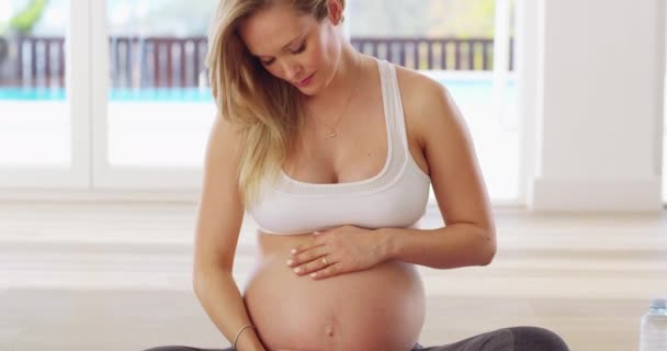 Пройти через беременность прекрасный опыт — стоковое видео