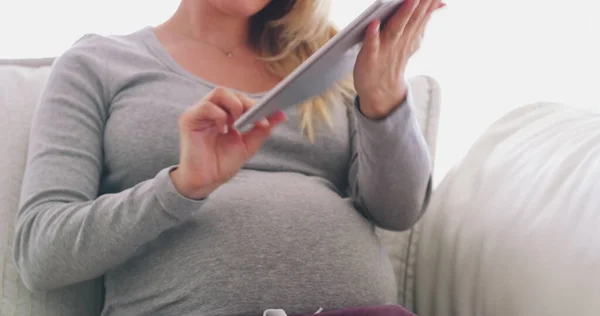 Tady jsou nějaké aplikace, které by vám usnadnily těhotenství — Stock fotografie
