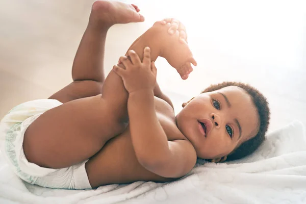 Just practicing my yoga. Shot of an adorable baby girl at home. — Stock Photo, Image