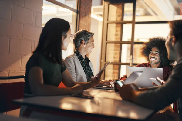 Give your team the tools to work efficiently. Shot of a group of designers having a brainstorming session in the boardroom. — Stock Photo, Image