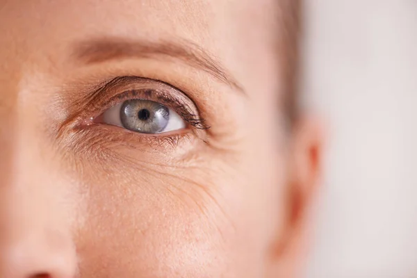 The fight against wrinkles. Closeup studio shot of a beautiful mature womans face. — Stock Photo, Image