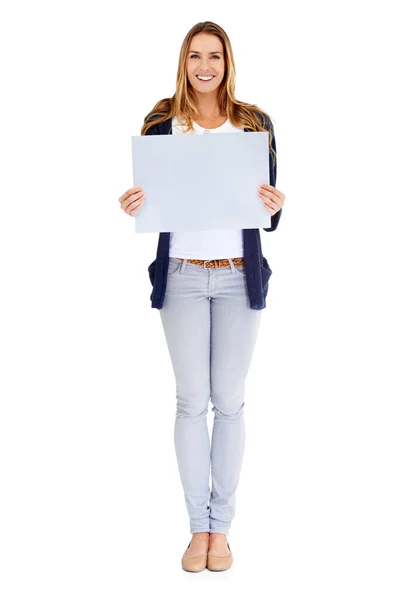 Ditt meddelande ser perfekt ut här. En vacker kvinna som håller ett tomt plakat. — Stockfoto