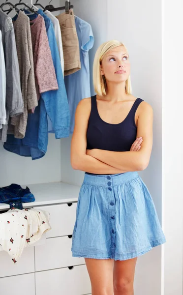 Picturing the perfect outfit. Young woman standing with her arms folded in front of a wardrobe and looking contemplative. — Stock Photo, Image