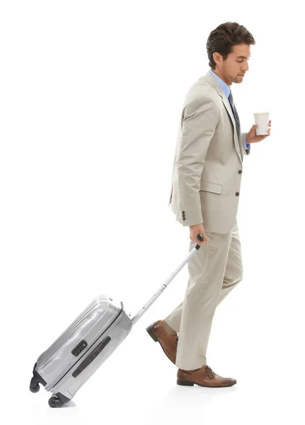Negócios em movimento. Estúdio tiro de um jovem empresário andando com uma mala e café isolado em branco. — Fotografia de Stock