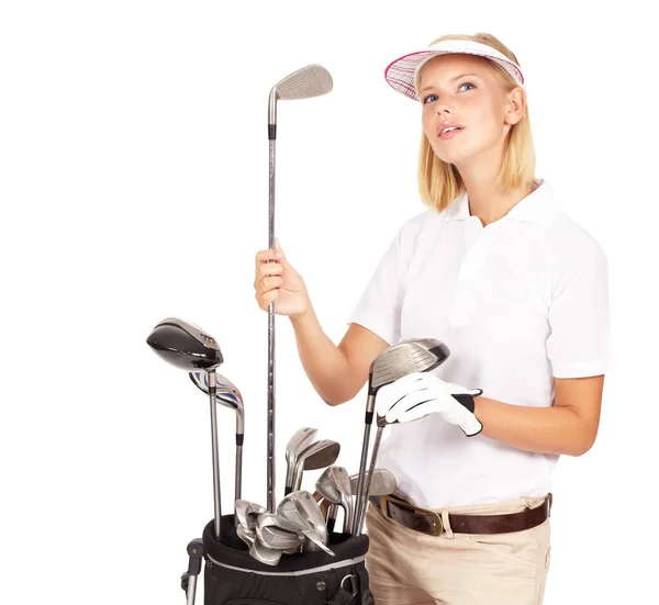 Ich frage mich, mit welcher Waffe ich diesen Schuss versenken soll. Studioaufnahme einer attraktiven jungen Golferin, die einen Schläger aus ihrer Tasche auswählt, isoliert auf Weiß. — Stockfoto