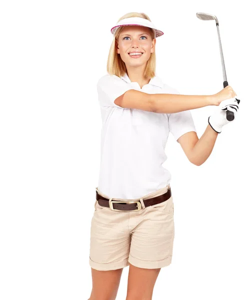 A lendítésem napról napra javul. Stúdió lövés egy izgatott fiatal női golfozó lengő klubját elszigetelt fehér. — Stock Fotó