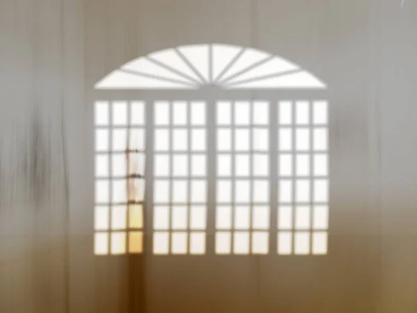 Işığı içeri al. Arkaplanda pencere yansıması - bir sürü kopya alanı. — Stok fotoğraf