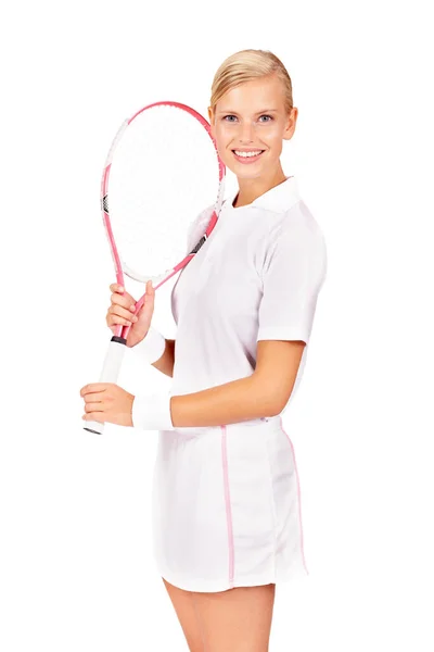 Ela está pronta para o jogo. Retrato de uma jovem atraente segurando sua raquete de tênis. — Fotografia de Stock