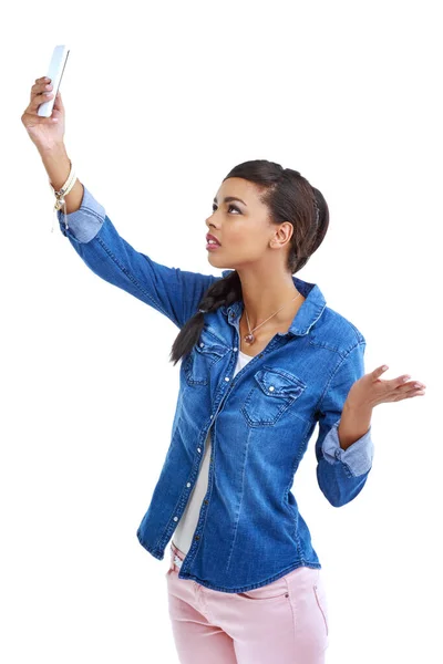 Ik begrijp het niet... Schot van een jonge vrouw op zoek naar een mobiel signaal geïsoleerd op wit.. — Stockfoto