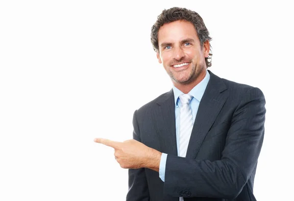 Деловой человек показывает пальцем. Портрет умного взрослого бизнесмена, указывающего боком на белом фоне. — стоковое фото