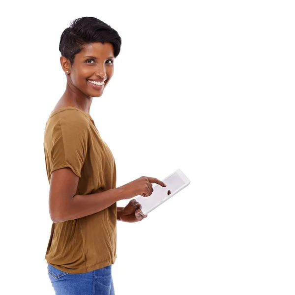 Технология сенсорного экрана. Студийный портрет привлекательной молодой женщины, позирующей на белом фоне. — стоковое фото
