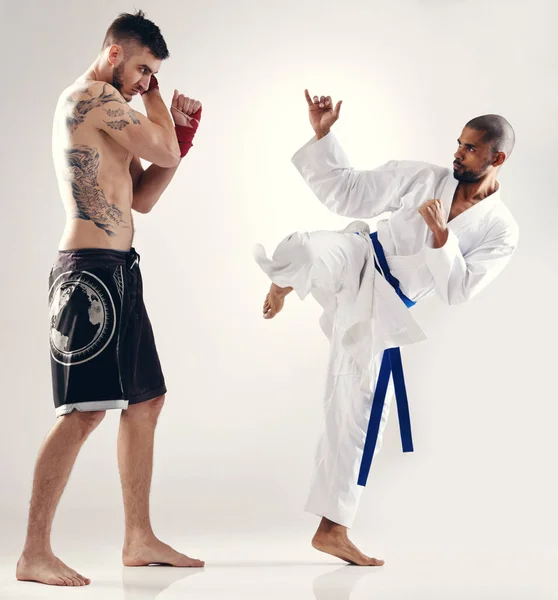 Dynamite comes in small packages. Two fighters facing off against each other. — Stock Photo, Image