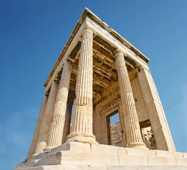 OLYMPUS DIGITAL CAMERA. Гигантские колонны в Акрополе. — стоковое фото