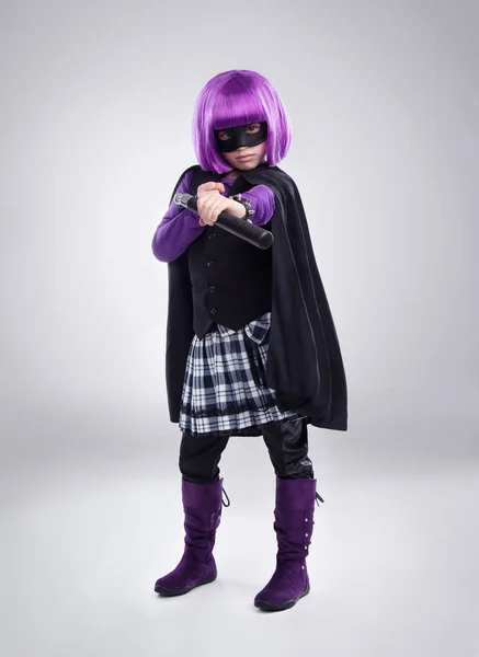 Há um novo herói na cidade. Uma foto de estúdio de uma menina confiante jogando vestir-se. — Fotografia de Stock